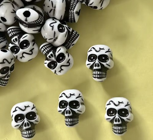 Acrylic skull beard bead - acrylic, with