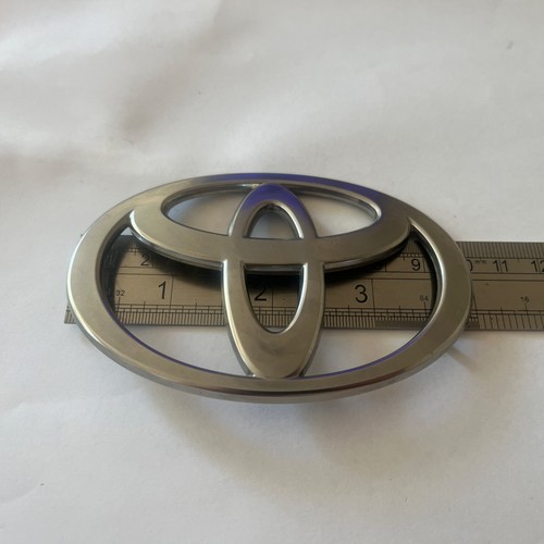 Toyota bonnet badge - toyota,