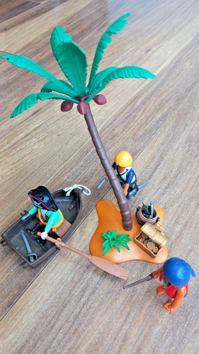 Playmobil pirate island with