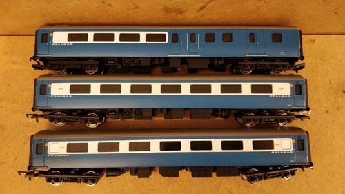Hornby the blue pullman - the,