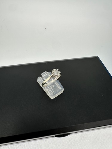 9ct white gold - white, diamond