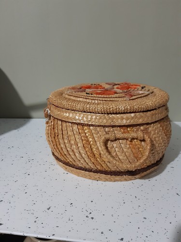 Round straw sewing box - , with