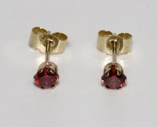 9ct Gold Garnet Solitaire Stud