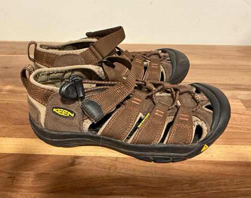 Keen brown strappy closed - brown,