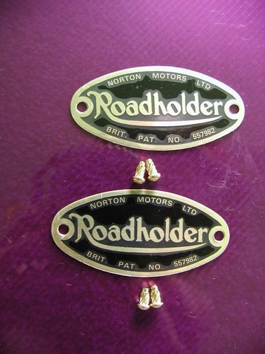 Badges rivets in enamel - 2, +