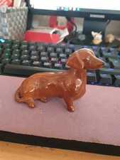 BESWICK DACHUND DOG  - SITTING