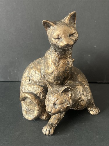 Shudehill cats statue - cats, bronze
