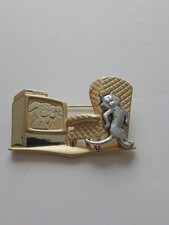 Fraidy Cat Brooch Cat Hiding