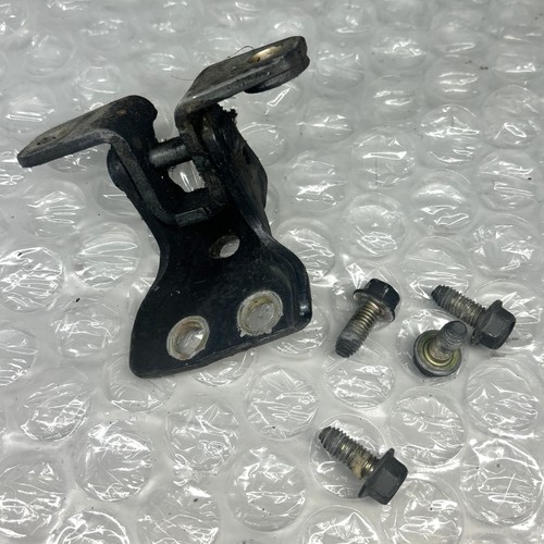 Upper door hinge rear left - upper,