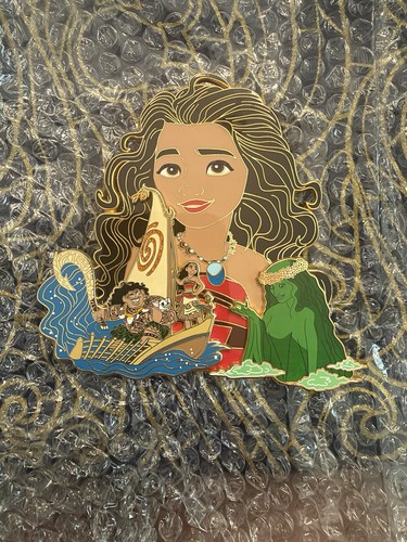Moana jumbo fantasy pin - moana, 50
