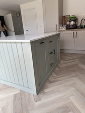 kitchen island/breakfast Bar