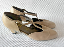 Vintage Equity Beige Dancing