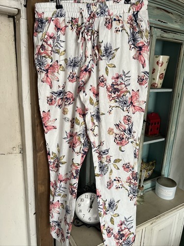 Ladies white floral trousers - white,