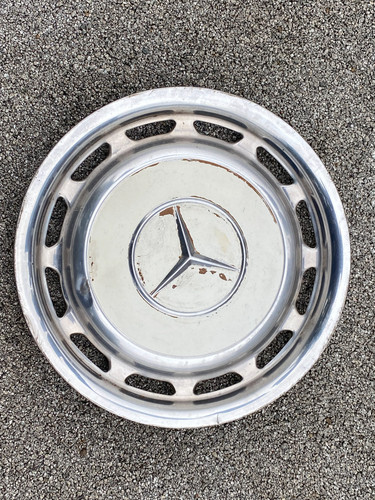 Mercedes w123 wheel trim - mercedes,