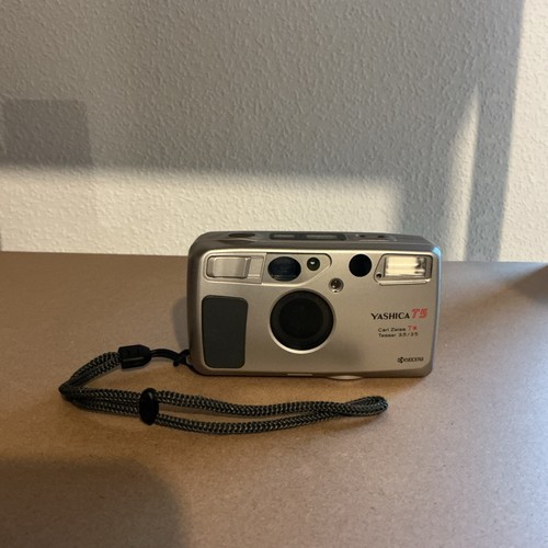 Mint yashica date 35mm - t5,