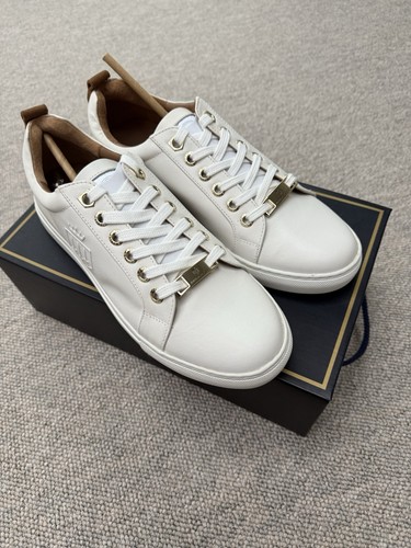 Fairfax favor white - &,