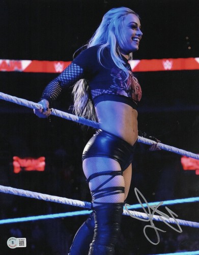Liv morgan signed autograph - liv,
