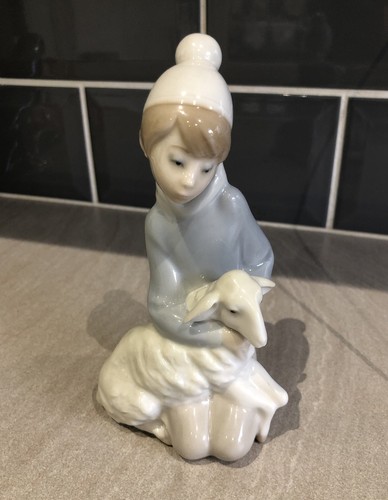 Lladro spain figure girl - figure.,