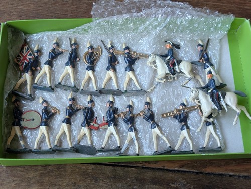 Vintage lead toy soldiers - x,