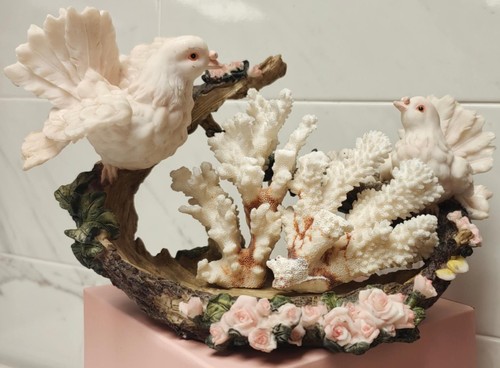 Porcelain decorative sculpture - decorative,
