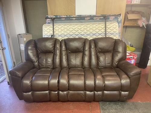 Boy brown leather - la-z-boy, manual