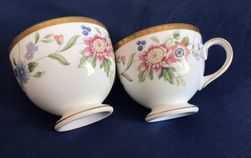 Two lovely wedgwood tea cups - lovely,
