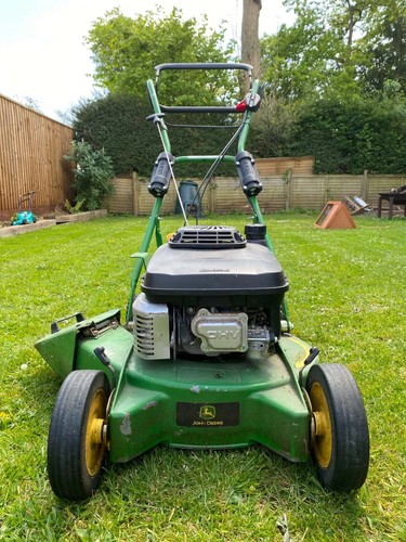 Petrol lawnmower self - lawnmower,