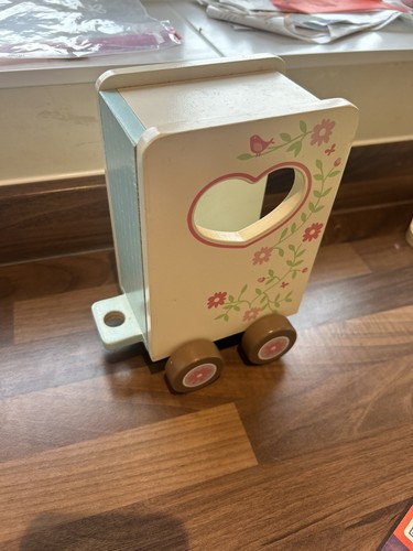 Elc rosebud wooden horse box - rosebud,