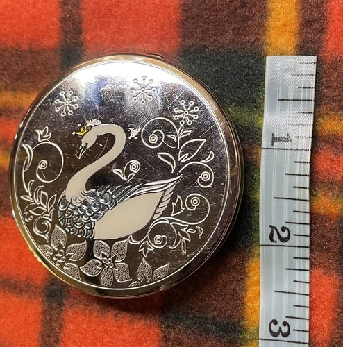 Stylish mirror compact - style,