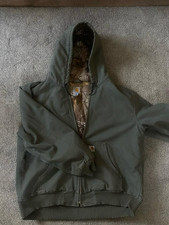 Carharrt real tree jacket slightly waterproof, heavy weight and quilted interior