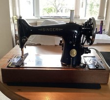 Singer 201K Electric Sewing Machine With bentwood case & Key
