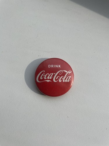 Coca cola badge pin - coca,