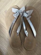 Ladies Silver Flip Flops Size 6 With Biw Detail Atmosphere