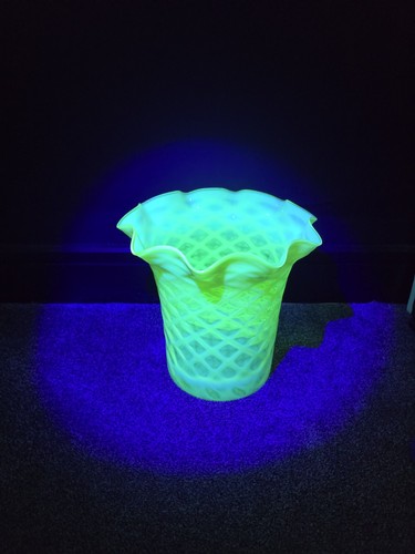 Large uranium vaseline - vaseline, glass