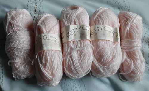 40g balls of - x, hayfield