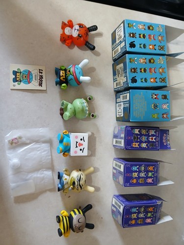 Lot kidrobot vinyl - of,