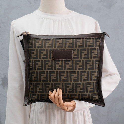 Fendi zucca clutch hand - fendi,