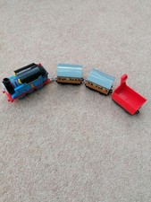 Thomas The Tank Engine Battery Operated Train with Carriages By Mattel Pre-Owned