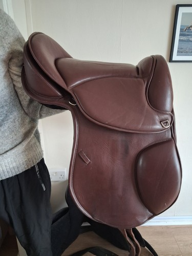 Easy trek treeless saddle - 17",