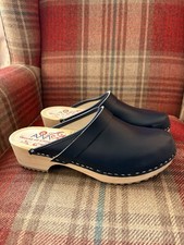 AMO World of Clogs Navy Blue