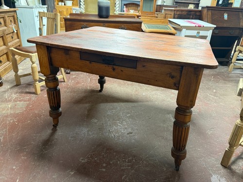 Victorian scrub top - scrub, table