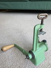 Vintage Spong table top clamp mincer no. 100 cast iron wooden handle green