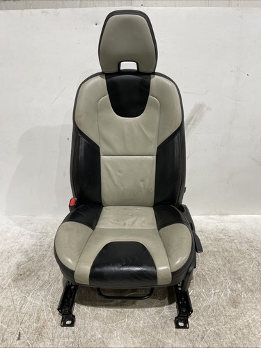Volvo v40 front - front, passenger