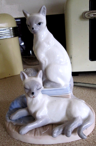 Lovely china cat - lovely,