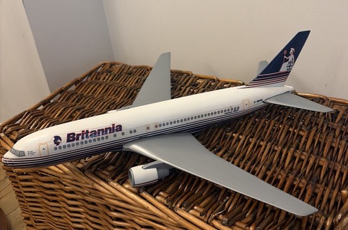 Boeing 767 200 bkpw - boeing, g-bkpw