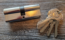 Yale Euro Door Lock 40/40 80mm With 2 Keys.  BS Kite Marked - Used