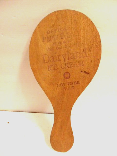 Old wooden dairyland ice - old,