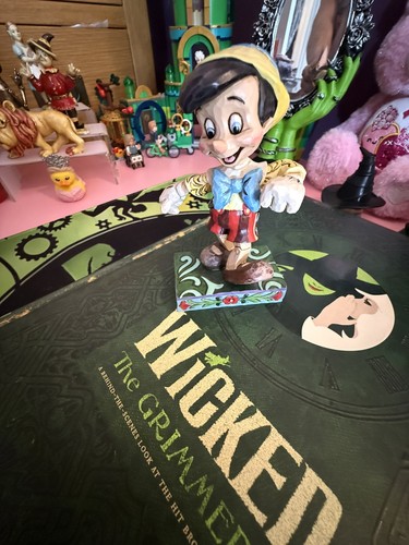 Disney showcase traditions - disney,
