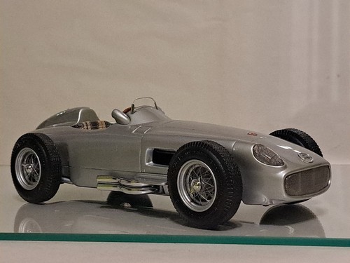 Scale mercedes benz w196 - 1:18,