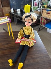 VINTAGE SINDY POP SINGER STAR DOLL PRINCESS DIANA HAIRCUT LADY DI OUTFIT GUITAR